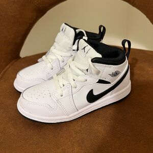 Jordan White and Black Sneakers Classic Design